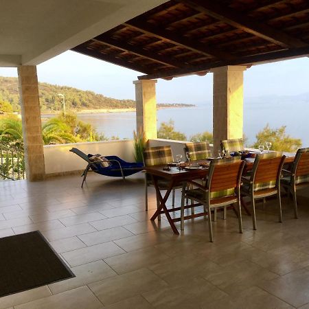 Schoenes Ferienhaus Direkt Am Meer ストモルスカ エクステリア 写真