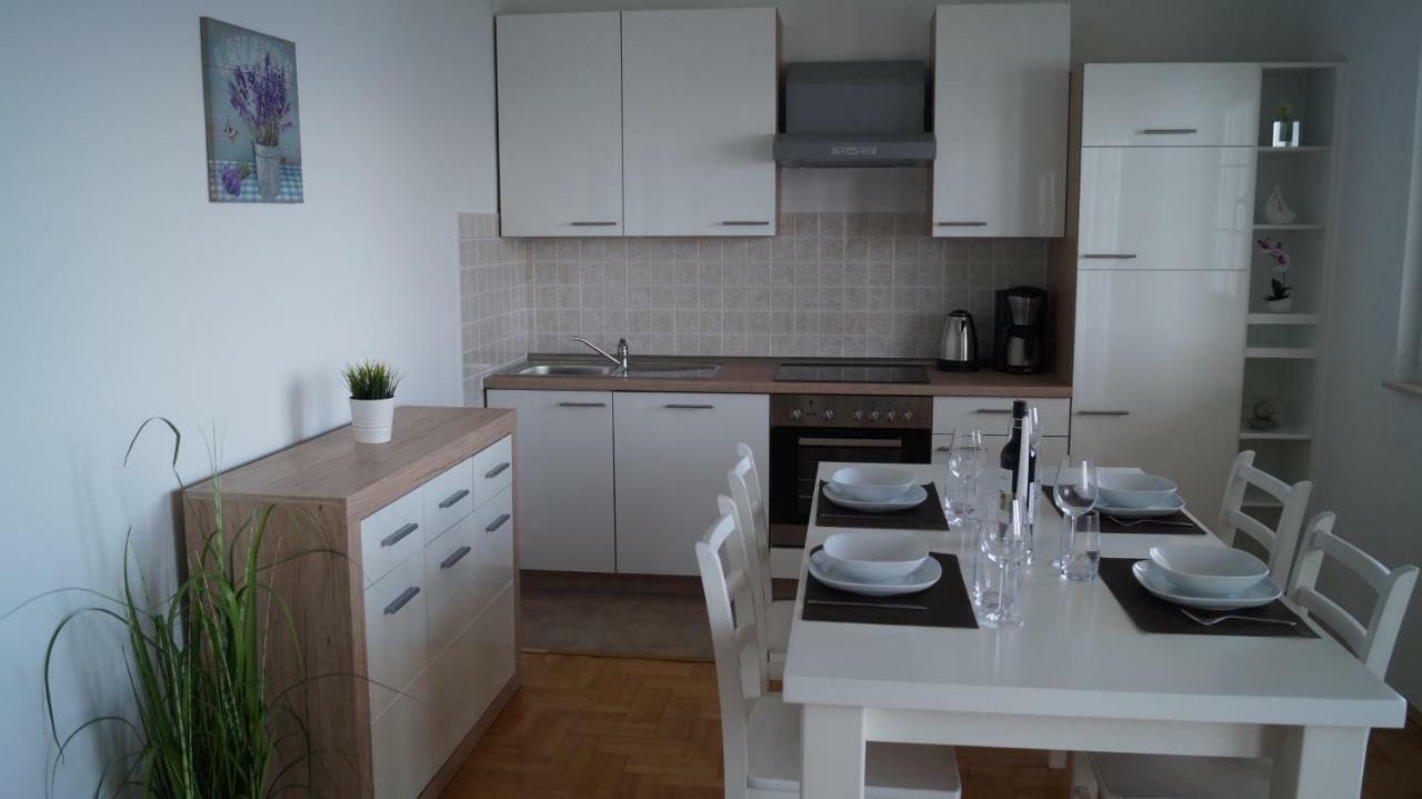 Schoenes Ferienhaus Direkt Am Meer ストモルスカ エクステリア 写真