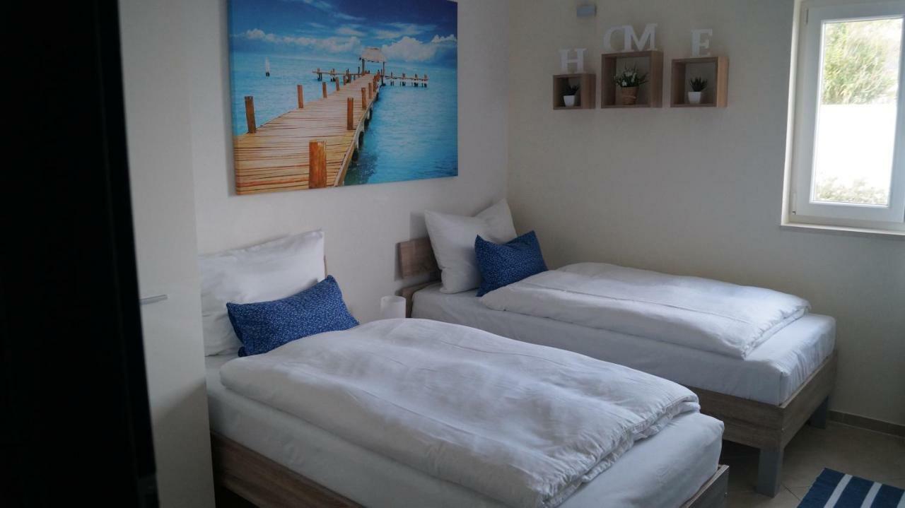 Schoenes Ferienhaus Direkt Am Meer ストモルスカ エクステリア 写真